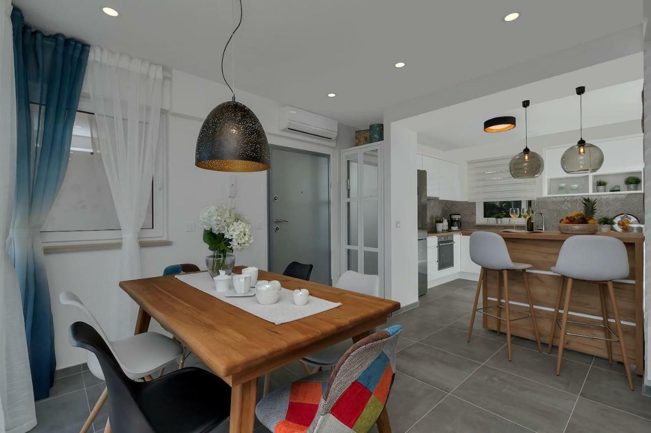 Charming Apartment Tissa With Sea View Makarska Exterior foto